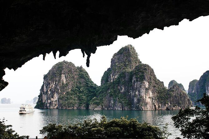 7 Days in North and Central Vietnam Tour - Hue: The Imperial City’s Historic Charm