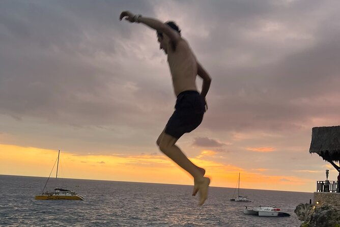 7-mile-beach-party-catamaran-cruise-with-snorkeling-ricks-cafe