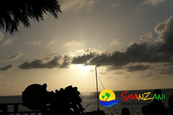 7-mile-beach-ricks-cafe-with-free-shopping-experience