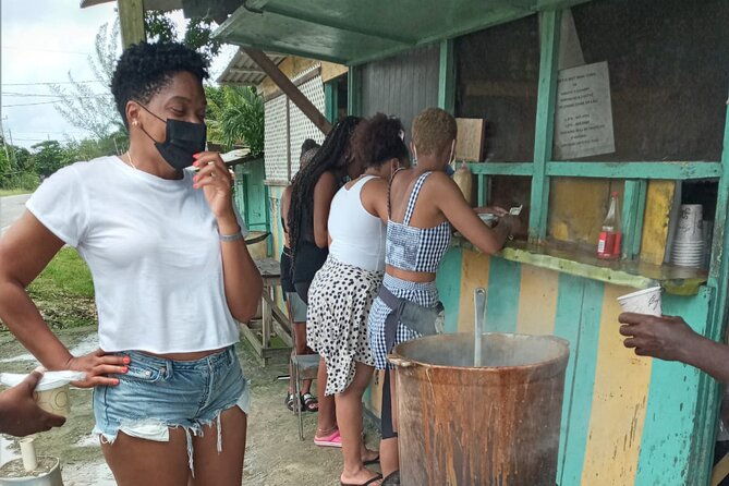 7-mile-beach-ricks-cafe-with-free-shopping-experience