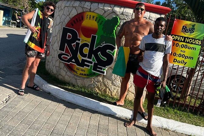 7-miles-beach-in-negril-snorkeling-boat-ride-and-ricks-cafe