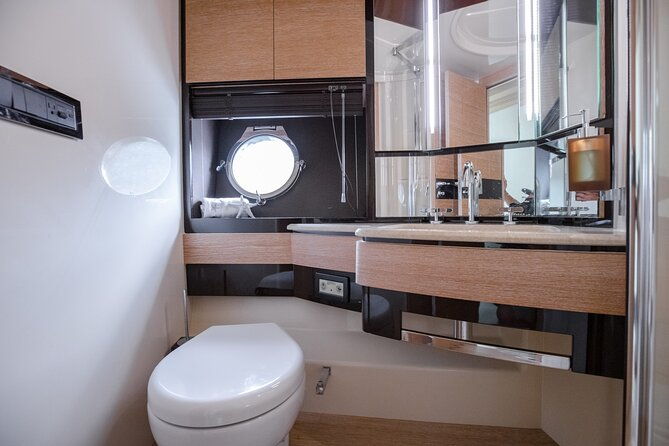 70-azimut-flybridge-yacht-charter