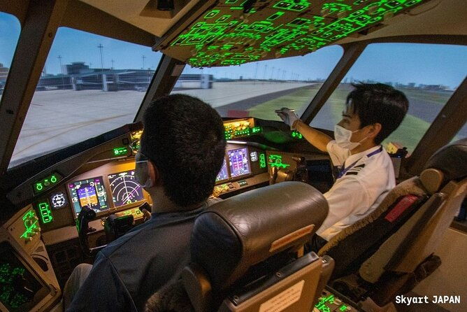 70-minutes-of-flight-simulation-experience-in-a-real-cockpit-a-must-see-for-airplane-lovers