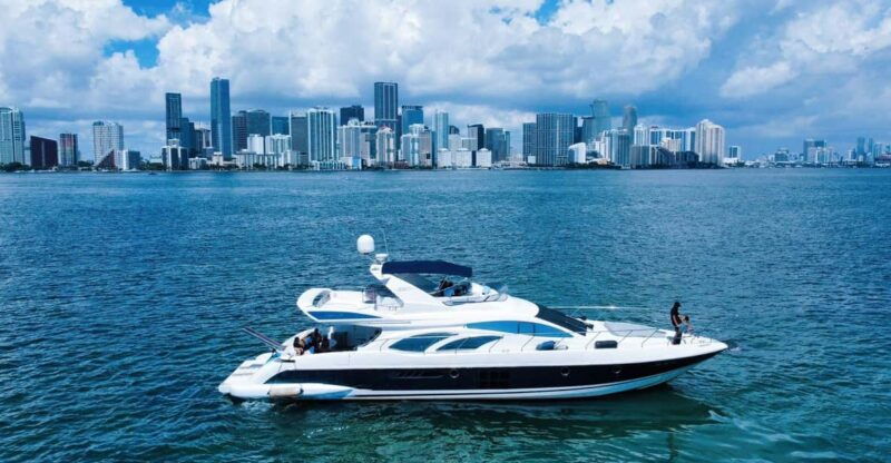70ft-azimut-available-in-miami-for-up-to-13-people