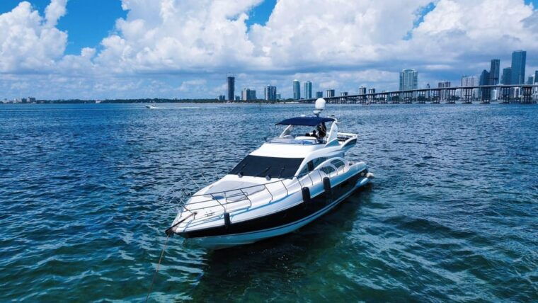 70ft-azimut-available-in-miami-for-up-to-13-people