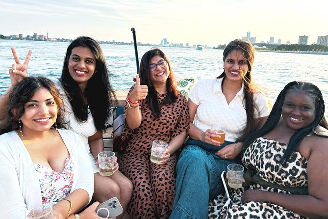 75-minutes-detroit-river-belle-isle-breeze-electric-cruise