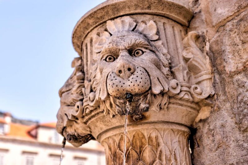 7pm-private-old-town-discovery-and-history-tour