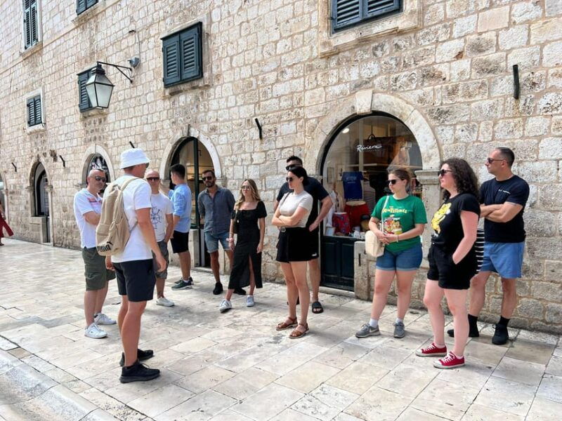 7pm-private-old-town-discovery-and-history-tour