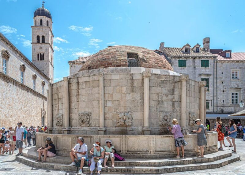 7pm-private-old-town-discovery-and-history-tour