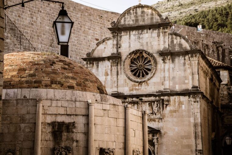 7pm-private-old-town-discovery-and-history-tour
