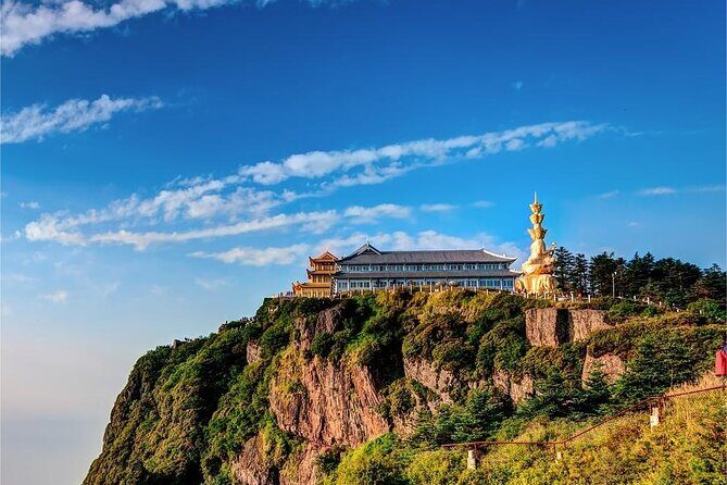 A 3-Day Discover Sichuan: Pandas, Buddha, and Majestic Mountains - Day 1: Pandas and the Leshan Giant Buddha