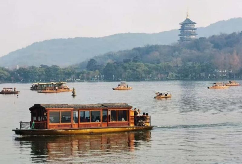 A classic half-day cruise on West Lake - Practical Details & Considerations