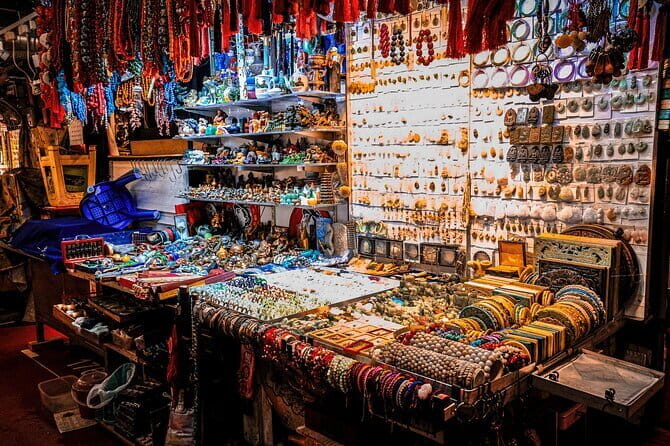 A Day in the life of a Hong Konger: Kowloon Free Walking Tour - Exploring Kowloon’s Hidden Side