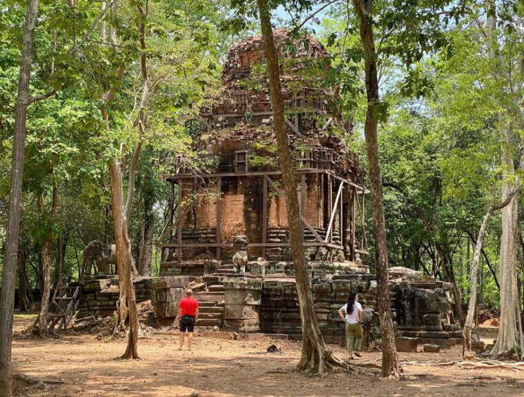 a-day-trip-to-beng-melea-and-koh-ker-temples-from-siem-reap