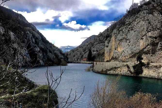a-day-with-the-shepherd-milking-sheeps-and-making-cheese-in-the-national-park-of-abruzzo