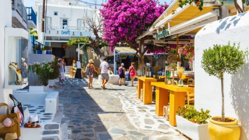 a-family-walking-adventure-mykonos-towns-highlights