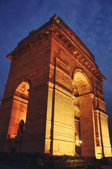 A full-day tour of Old & New Delhi Monument Express Entry - Key Points