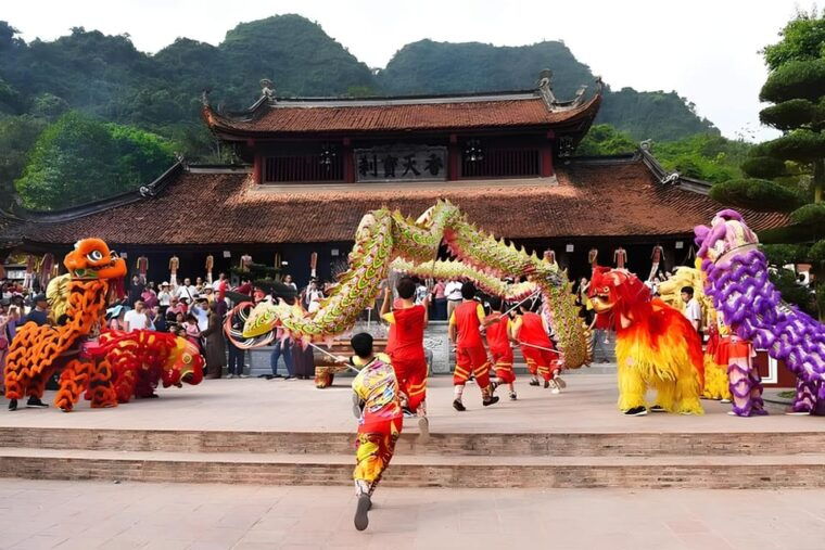 a-full-day-trip-to-perfume-pagoda