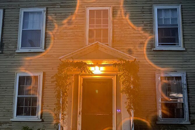 a-ghost-hunting-tour-specters-and-apparitions-in-salem