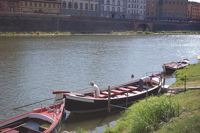 a-guided-floating-tour-of-florence-with-typical-food-and-wine