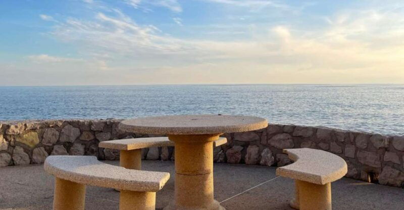 a-guided-walking-tour-through-the-charming-streets-of-nice