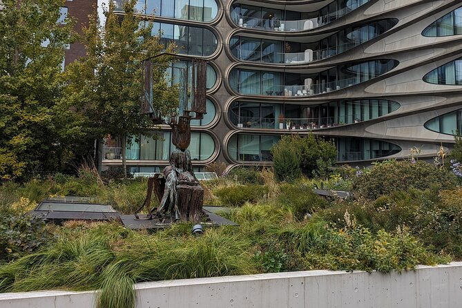 a-half-day-walk-between-the-skyscraper-clusters-of-manhattan