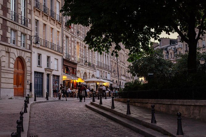 a-magical-evening-in-paris-with-locals-private-city-walking-tour