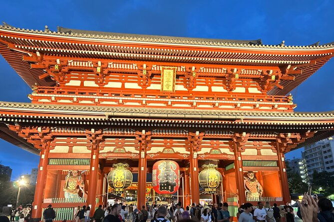 a-meal-with-useful-travel-information-and-itinerary-consultation