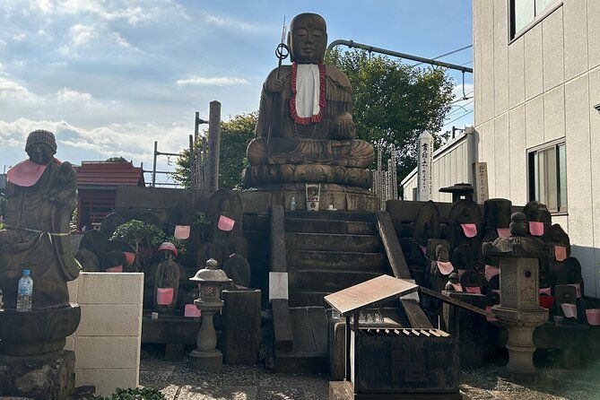 a-meal-with-useful-travel-information-and-itinerary-consultation