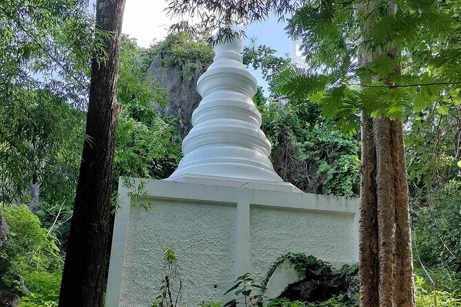 A mountain top temples Wat Chalermphrakiat Lampang - The Scenic Journey to Wat Chalermphrakiat Lampang