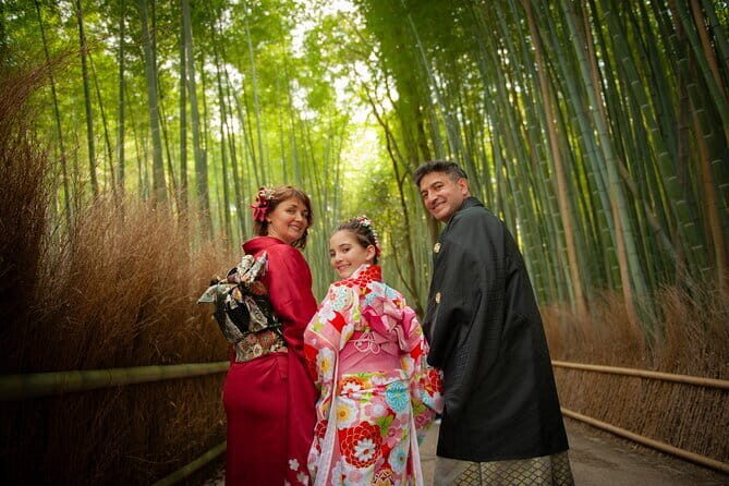 A Professional Guided Photoshoot in Arashiyama - Key Points