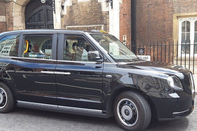 A Royal London Private Taxi Tour - The Guides: Knowledge and Passion