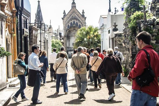 a-step-into-history-and-arquitecture-around-recoleta-cemetery