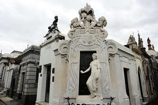 a-step-into-history-and-arquitecture-around-recoleta-cemetery