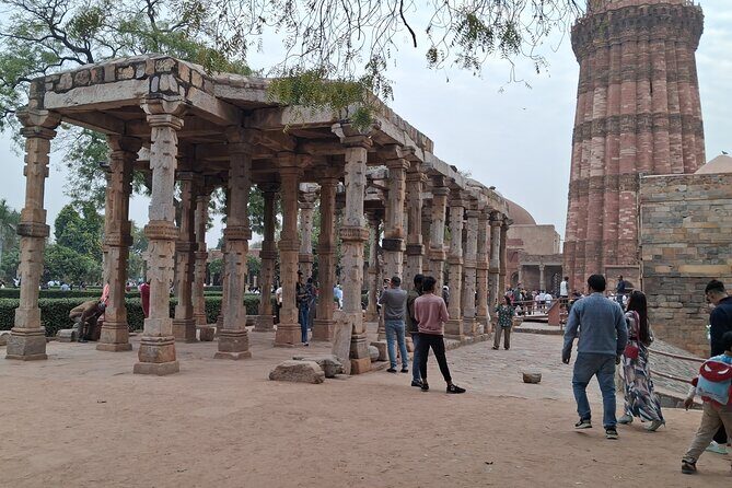 A Sunset Walk at Qutub Complex - Key Points