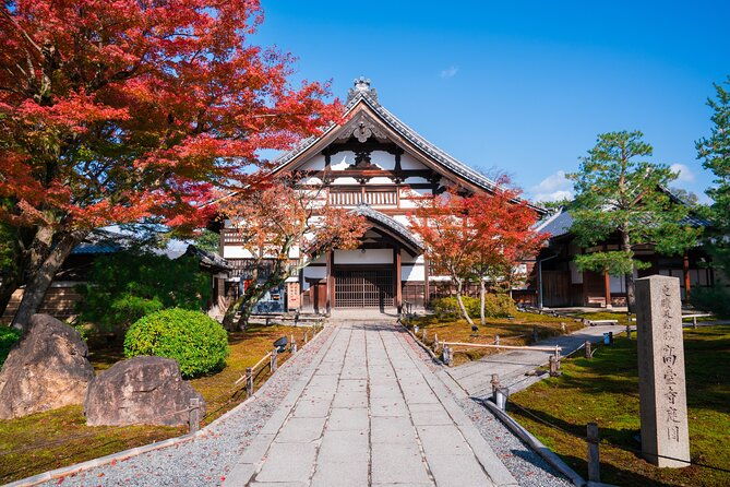 a-tour-to-explore-kyotos-autumn-foliage-at-kiyomizu-dera-temple