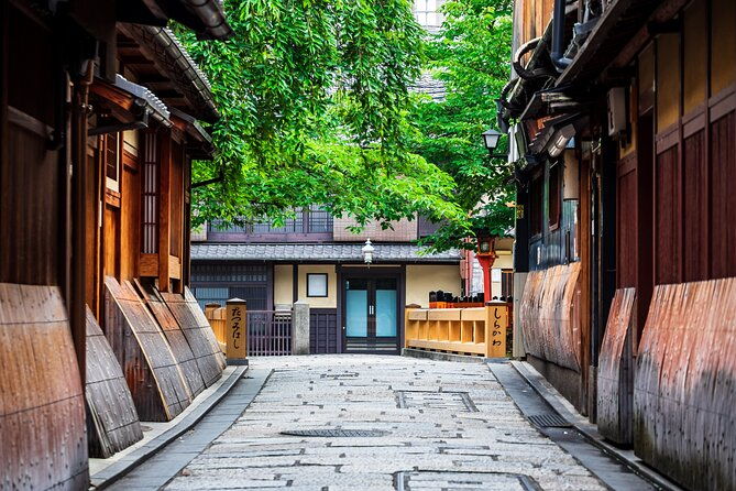 a-tour-to-explore-kyotos-autumn-foliage-at-kiyomizu-dera-temple