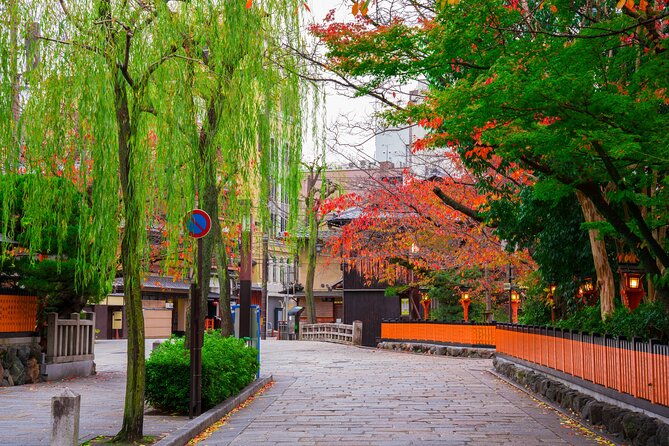 a-tour-to-explore-kyotos-autumn-foliage-at-kiyomizu-dera-temple