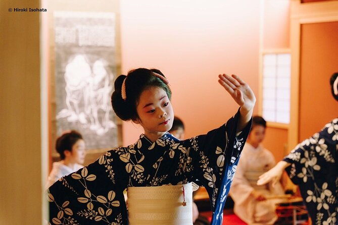 a-traditional-tatami-room-dance-by-sumiyoshi-shachu-kagoshima