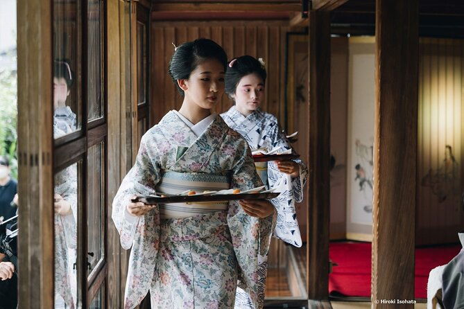 a-traditional-tatami-room-dance-by-sumiyoshi-shachu-kagoshima