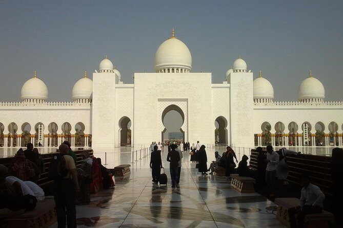 Abu Dhabi : Private Tour with professional Driver from Dubai - Who is This Tour Best For?