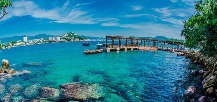 acapulco-crystal-bottom-boat-tour-to-la-roqueta-island