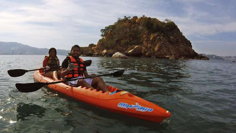 acapulco-kayaking-tour-to-islet-el-morro