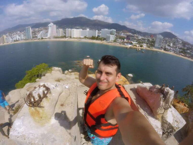 acapulco-kayaking-tour-to-islet-el-morro