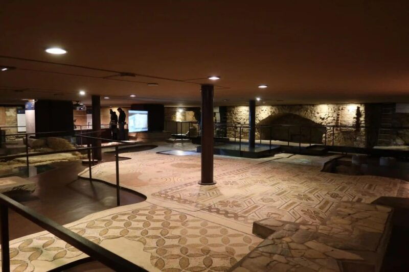 accademia-cathedral-crypt-and-baptistery-guided-tour