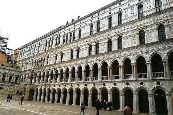 accessible-venice-tour-with-wheelchair-including-doge-palace-st-mark-basilica