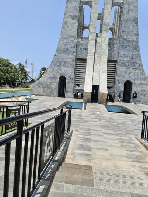 Accra: Guided City Tour with lunch and hotel pick up - Key Points