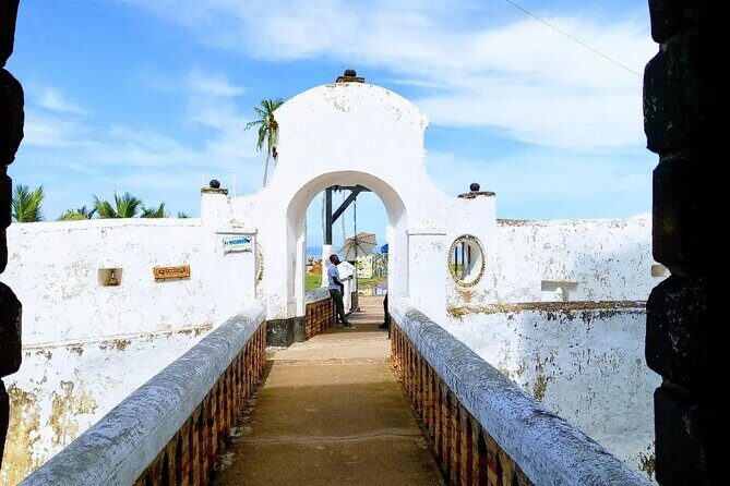 Accra To Cape Coast And Elmina Day Tour - Key Points