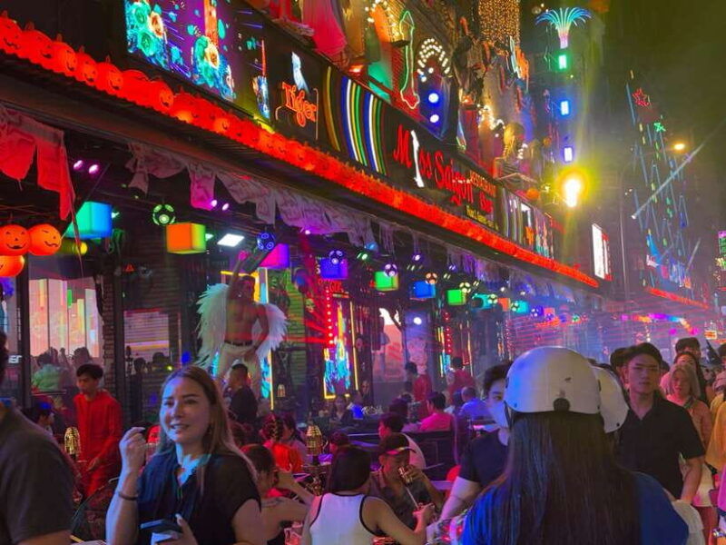 acoustic-live-music-and-street-food-tour-with-female-guide