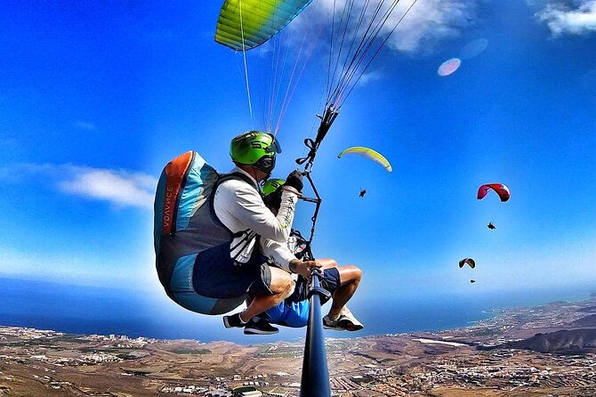 acrobatic-paragliding-tandem-flight-above-south-tenerife